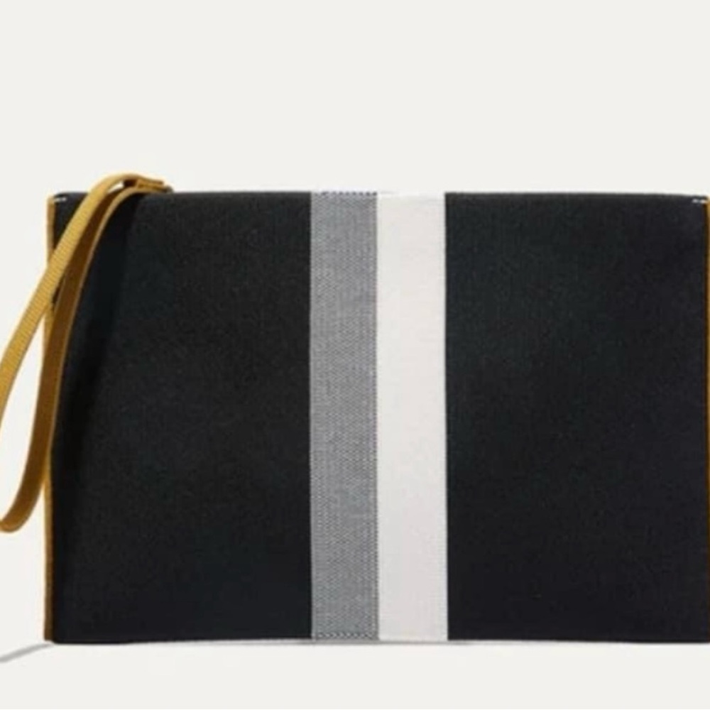 Rothy’s Wristlet Black Mist